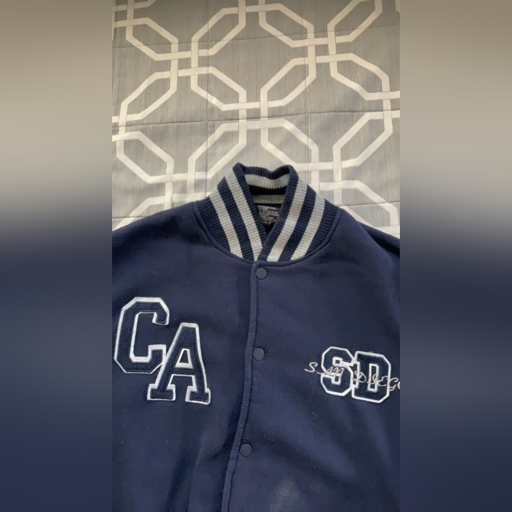 Sweatshirt - Picture 2 of 3